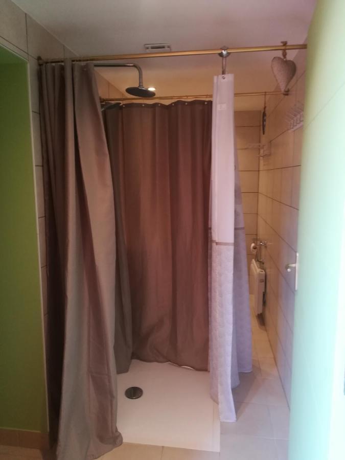Appartement Avec Jacuzzi Hammam Sauna Privatise Au Rez De Chaussee Ds Maison A Voglans A 2 Kilometres Du Lac Du Bourget En Savoie Entre Chambery Et Aix Les Bains Cure Thermale الغرفة الصورة