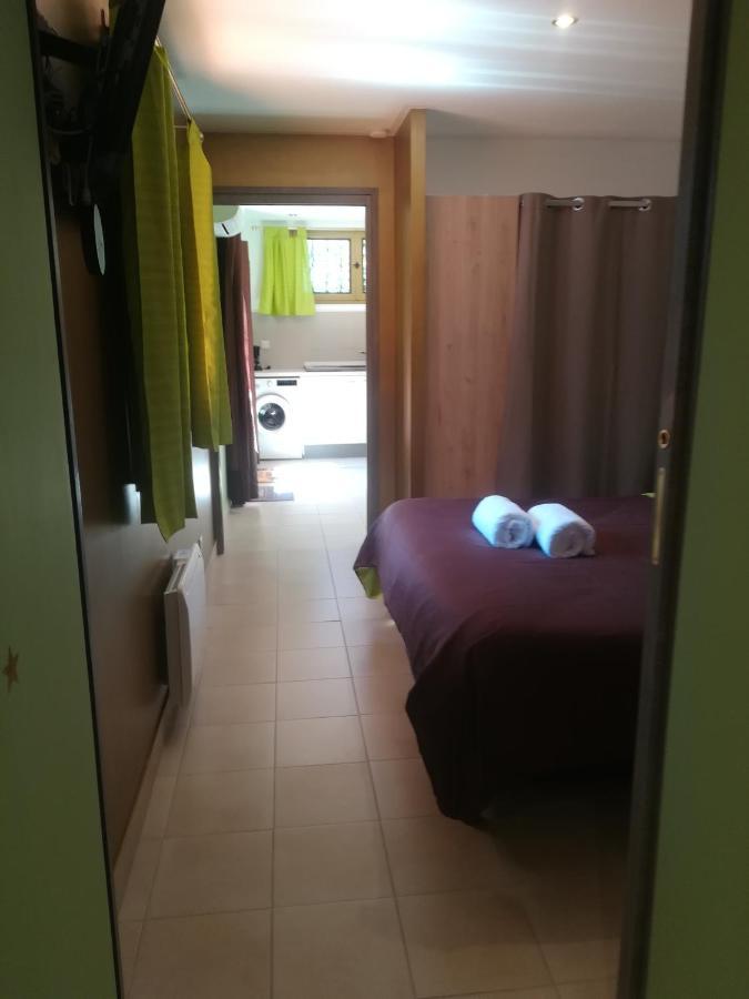 Appartement Avec Jacuzzi Hammam Sauna Privatise Au Rez De Chaussee Ds Maison A Voglans A 2 Kilometres Du Lac Du Bourget En Savoie Entre Chambery Et Aix Les Bains Cure Thermale الغرفة الصورة
