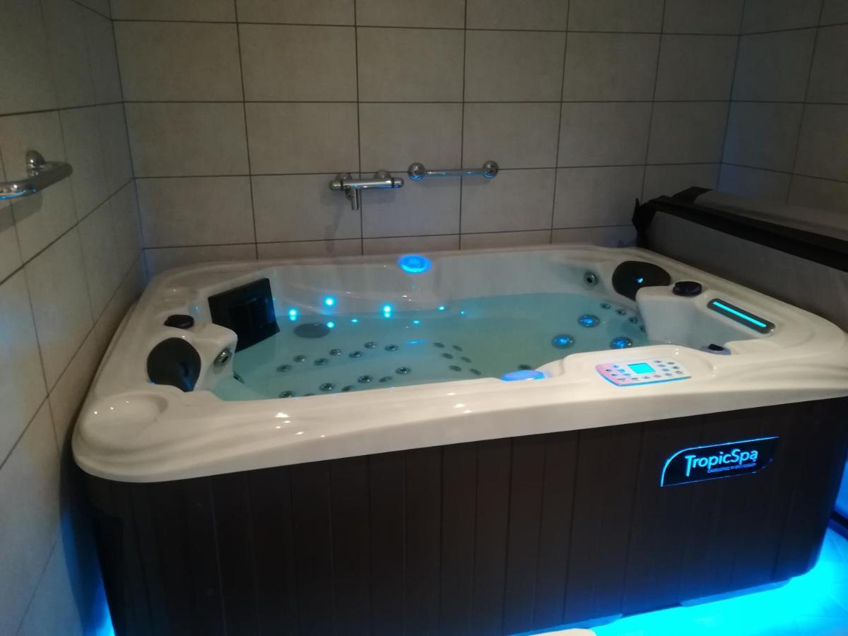 Appartement Avec Jacuzzi Hammam Sauna Privatise Au Rez De Chaussee Ds Maison A Voglans A 2 Kilometres Du Lac Du Bourget En Savoie Entre Chambery Et Aix Les Bains Cure Thermale المظهر الخارجي الصورة