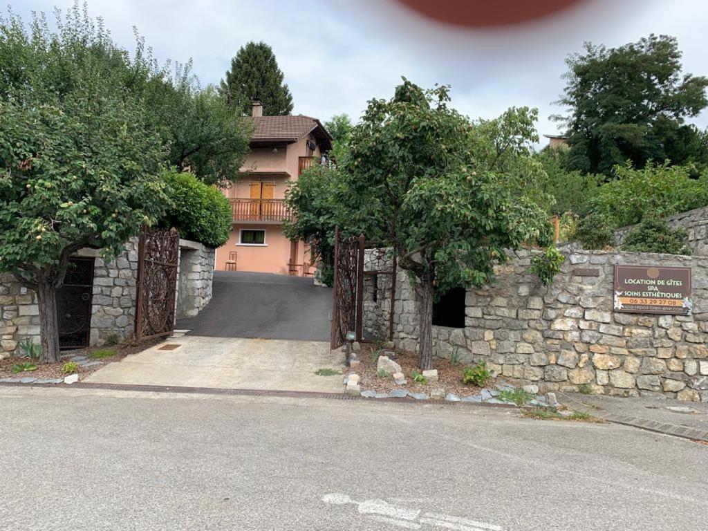 Appartement Avec Jacuzzi Hammam Sauna Privatise Au Rez De Chaussee Ds Maison A Voglans A 2 Kilometres Du Lac Du Bourget En Savoie Entre Chambery Et Aix Les Bains Cure Thermale المظهر الخارجي الصورة
