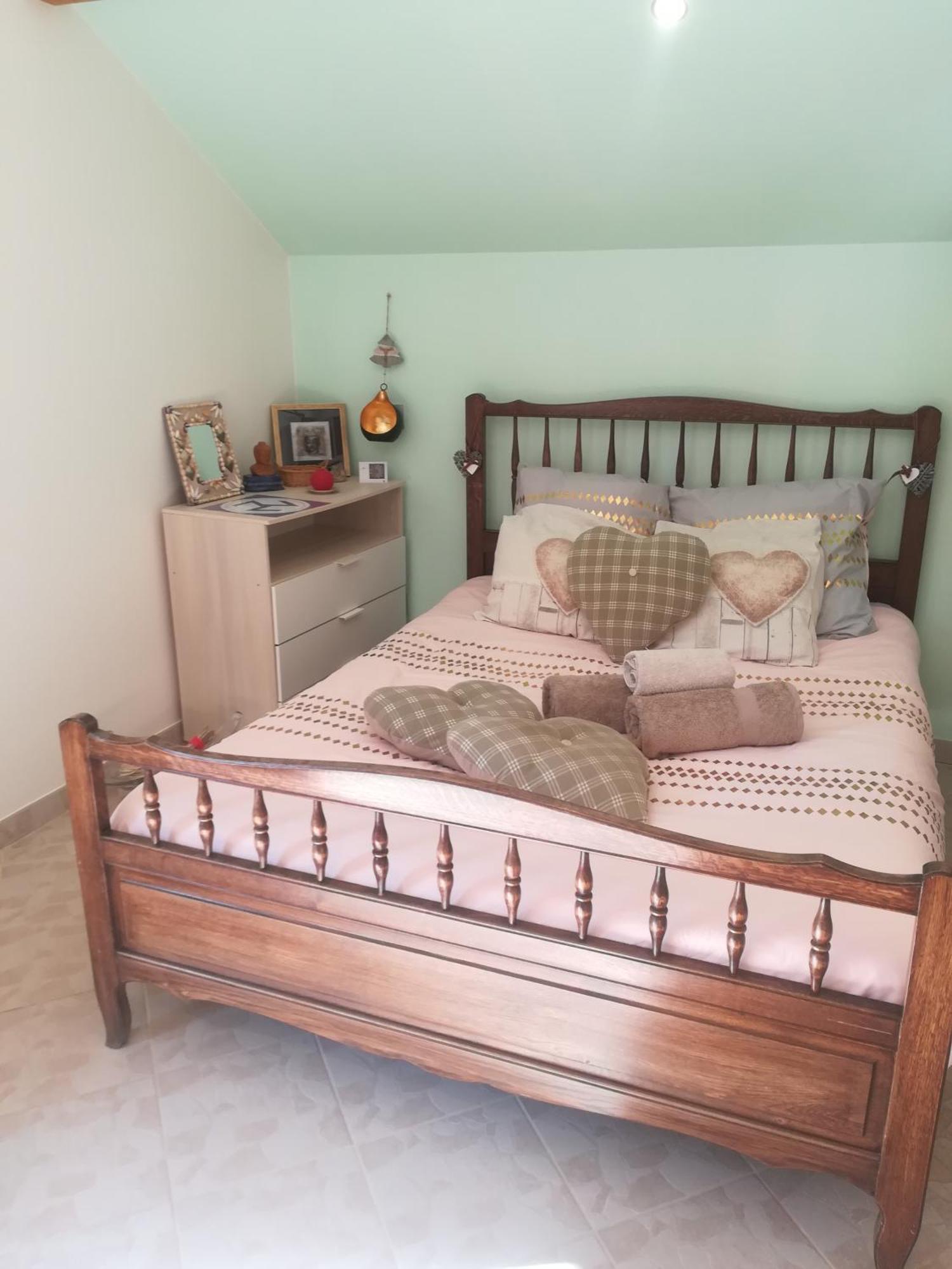 Appartement Avec Jacuzzi Hammam Sauna Privatise Au Rez De Chaussee Ds Maison A Voglans A 2 Kilometres Du Lac Du Bourget En Savoie Entre Chambery Et Aix Les Bains Cure Thermale الغرفة الصورة